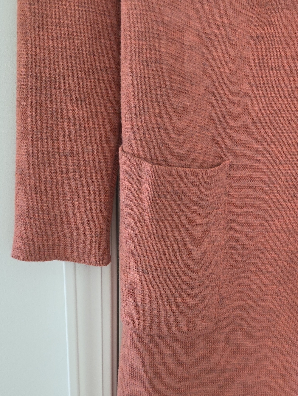 Use Cardigan - Picture 2 of 8